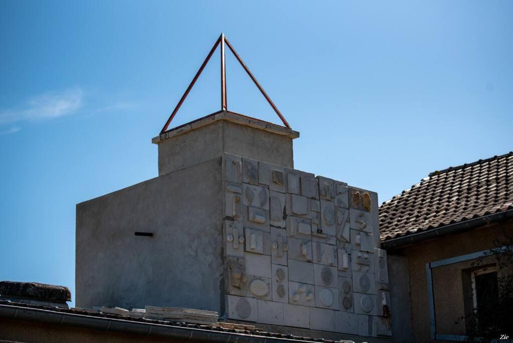 Pyramide De Cormatin, 2 Nuits Minimum Villa Exterior photo